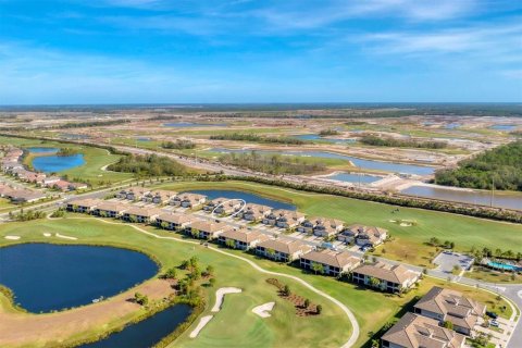 Condo in Lakewood Ranch, Florida, 3 bedrooms in LAKEWOOD NATIONAL  № 1518106 - photo 5
