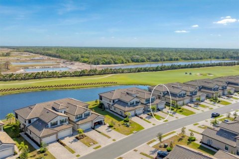 Condo in Lakewood Ranch, Florida, 3 bedrooms in LAKEWOOD NATIONAL  № 1518106 - photo 6