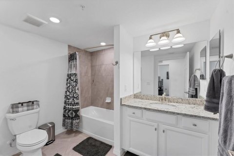 Condo in Lakewood Ranch, Florida, 3 bedrooms in LAKEWOOD NATIONAL  № 1518106 - photo 25