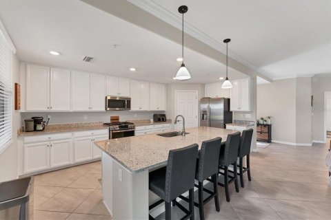 Condo in Lakewood Ranch, Florida, 3 bedrooms in LAKEWOOD NATIONAL  № 1518106 - photo 12