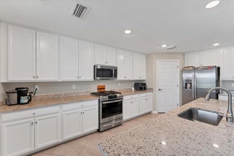 Condo in Lakewood Ranch, Florida, 3 bedrooms in LAKEWOOD NATIONAL  № 1518106 - photo 13