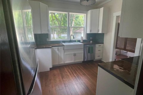 House in DeLand, Florida 2 bedrooms, 117.89 sq.m. № 2196020 - photo 5