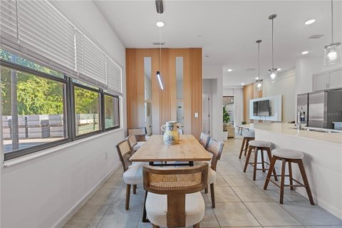 Touwnhouse à vendre à Orlando, Floride: 5 chambres, 180.88 m2 № 1901954 - photo 4