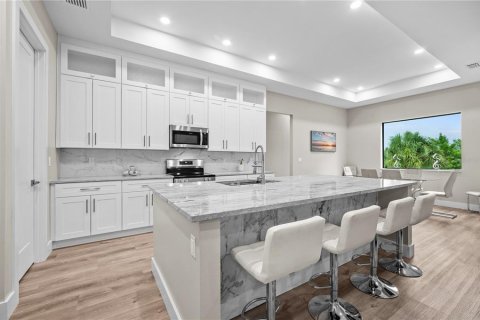 House in Port Charlotte, Florida 3 bedrooms, 168.34 sq.m. № 2321062 - photo 16