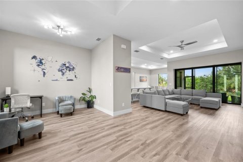 House in Port Charlotte, Florida 3 bedrooms, 168.34 sq.m. № 2321062 - photo 5