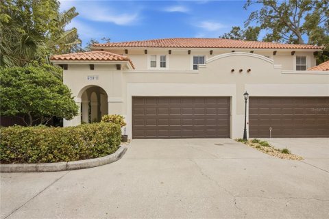 Townhouse in Tampa, Florida 3 bedrooms, 186.36 sq.m. № 2366810