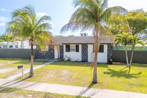 House in Miami, Florida 3 bedrooms, 100.33 sq.m. № 1874704 - photo 25