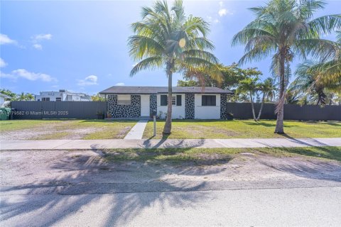 House in Miami, Florida 3 bedrooms, 100.33 sq.m. № 1874704 - photo 4