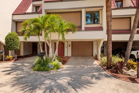 Adosado en venta en Clearwater, Florida, 3 dormitorios, 179.3 m2 № 1767666 - foto 1