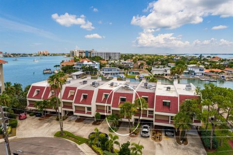 Adosado en venta en Clearwater, Florida, 3 dormitorios, 179.3 m2 № 1767666 - foto 2