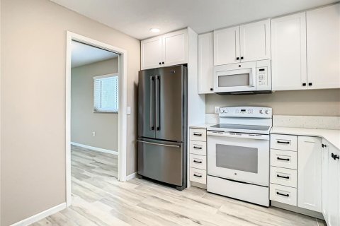 Condominio en alquiler en Saint Petersburg, Florida, 2 dormitorios, 96.62 m2 № 2277178 - foto 4