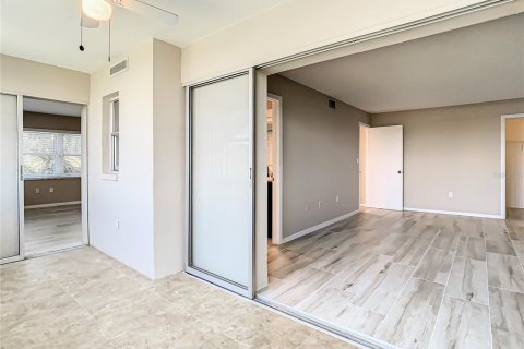 Condominio en alquiler en Saint Petersburg, Florida, 2 dormitorios, 96.62 m2 № 2277178 - foto 17