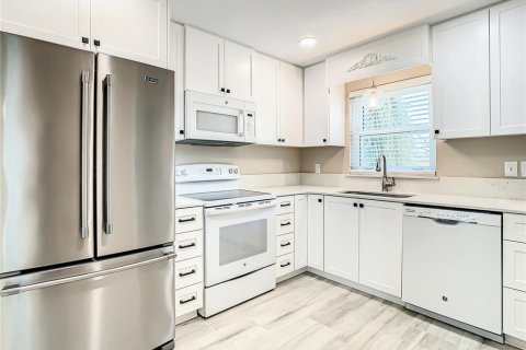 Condominio en alquiler en Saint Petersburg, Florida, 2 dormitorios, 96.62 m2 № 2277178 - foto 3