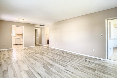 Condominio en alquiler en Saint Petersburg, Florida, 2 dormitorios, 96.62 m2 № 2277178 - foto 8