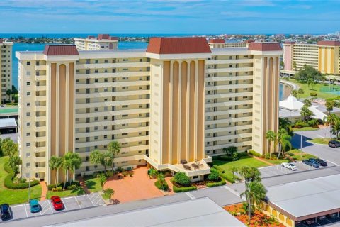 Condo in Saint Petersburg, Florida, 2 bedrooms  № 2277178