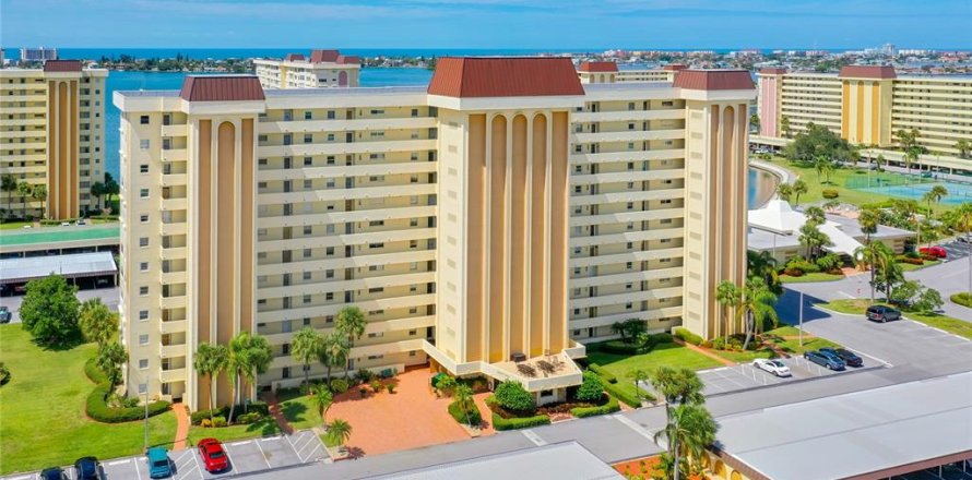 Condominio en Saint Petersburg, Florida, 2 dormitorios № 2277178