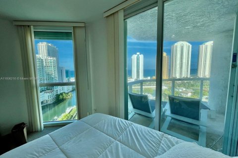 Condo in Sunny Isles Beach, Florida, 2 bedrooms  № 1891367 - photo 16