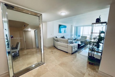 Condo in Sunny Isles Beach, Florida, 2 bedrooms  № 1891367 - photo 25