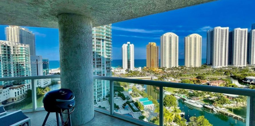 Condo in Sunny Isles Beach, Florida, 2 bedrooms  № 1891367