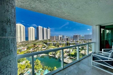 Condo in Sunny Isles Beach, Florida, 2 bedrooms  № 1891367 - photo 3