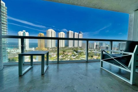 Condo in Sunny Isles Beach, Florida, 2 bedrooms  № 1891367 - photo 27