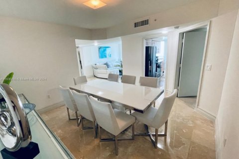 Condo in Sunny Isles Beach, Florida, 2 bedrooms  № 1891367 - photo 24