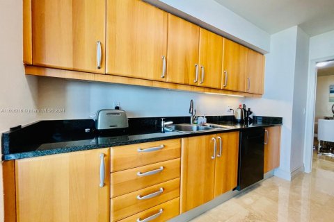 Condo in Sunny Isles Beach, Florida, 2 bedrooms  № 1891367 - photo 6