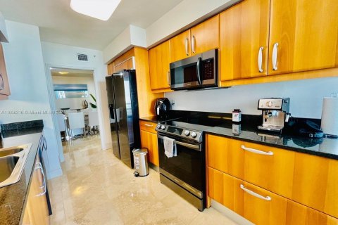 Condo in Sunny Isles Beach, Florida, 2 bedrooms  № 1891367 - photo 9