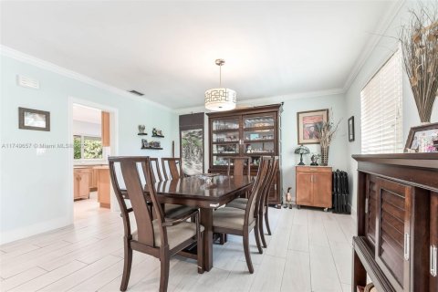 House in Pinecrest, Florida 4 bedrooms, 221.29 sq.m. № 1961238 - photo 7