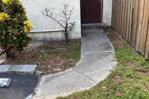 Townhouse in Tampa, Florida 2 bedrooms, 94.02 sq.m. № 2375513