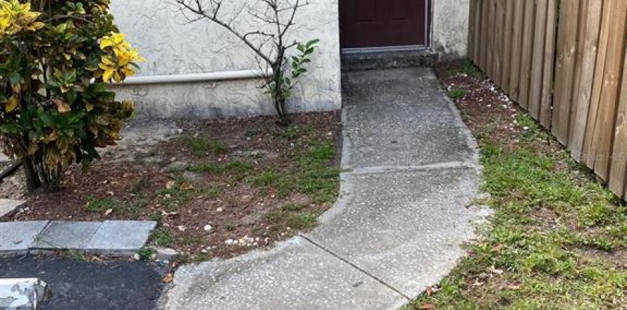 Townhouse in Tampa, Florida 2 bedrooms, 94.02 sq.m. № 2375513