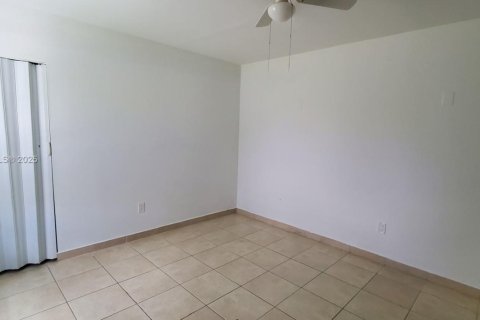 Casa en venta en Miami, Florida, 3 dormitorios, 132.85 m2 № 1485303 - foto 23