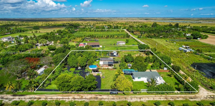 Casa en Miami, Florida 3 dormitorios, 132.85 m2 № 1485303