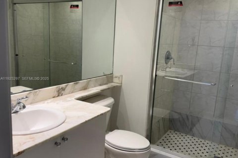 Condo in Aventura, Florida, 2 bedrooms  № 1983874 - photo 15