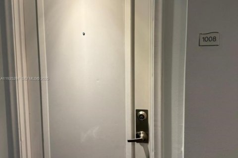 Condo in Aventura, Florida, 2 bedrooms  № 1983874 - photo 9