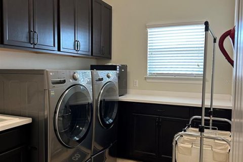 Casa en venta en Orlando, Florida, 7 dormitorios, 422.15 m2 № 1553566 - foto 26