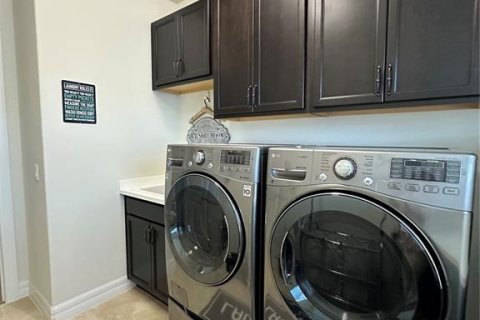 Casa en venta en Orlando, Florida, 7 dormitorios, 422.15 m2 № 1553566 - foto 24