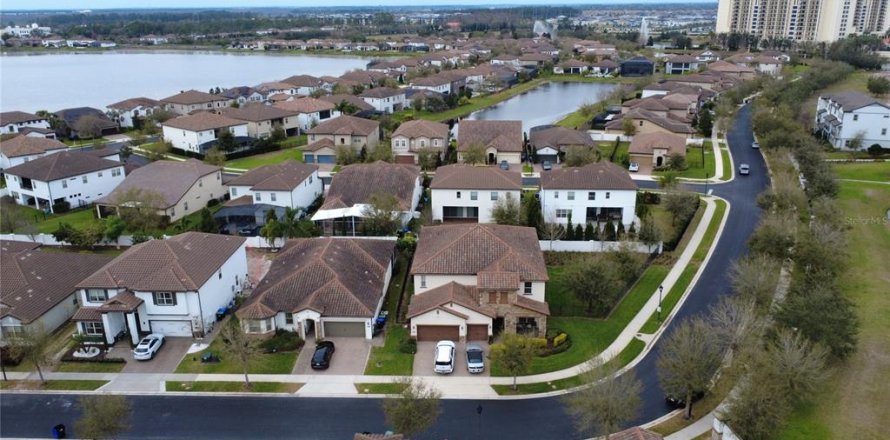 Casa en Orlando, Florida 7 dormitorios, 422.15 m2 № 1553566