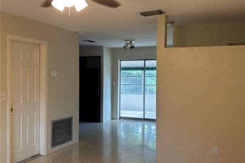 Villa ou maison à louer à Saint Petersburg, Floride: 2 chambres, 89.28 m2 № 1841647 - photo 4