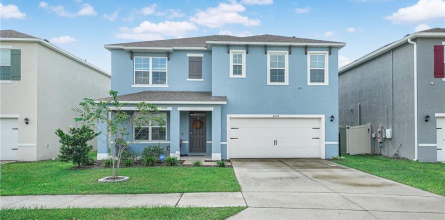 House in Winter Haven, Florida 5 bedrooms, 243.03 sq.m. № 2413795