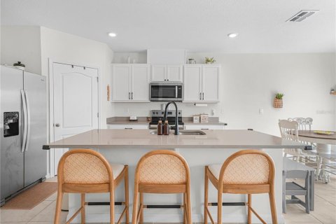 House in Winter Haven, Florida 5 bedrooms, 243.03 sq.m. № 2413795 - photo 8