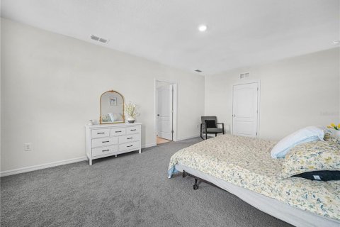 House in Winter Haven, Florida 5 bedrooms, 243.03 sq.m. № 2413795 - photo 19