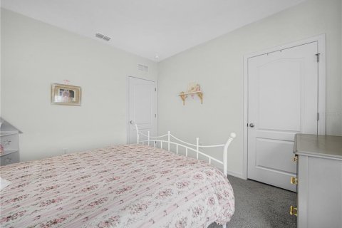House in Winter Haven, Florida 5 bedrooms, 243.03 sq.m. № 2413795 - photo 24