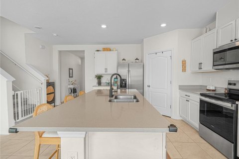 House in Winter Haven, Florida 5 bedrooms, 243.03 sq.m. № 2413795 - photo 9
