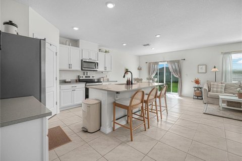 House in Winter Haven, Florida 5 bedrooms, 243.03 sq.m. № 2413795 - photo 7