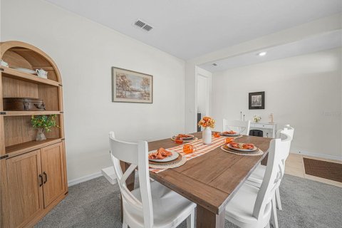 House in Winter Haven, Florida 5 bedrooms, 243.03 sq.m. № 2413795 - photo 5