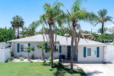 Villa ou maison à louer à Madeira Beach, Floride: 3 chambres, 95.88 m2 № 2235318 - photo 2