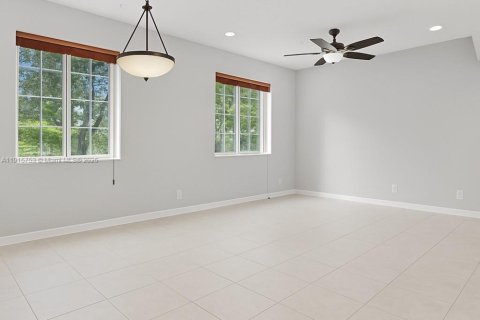 Снять в аренду таунхаус в Делрей-Бич, Флорида 4 спальни, 166.85м2, № 1973477 - фото 4