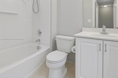 Снять в аренду таунхаус в Делрей-Бич, Флорида 4 спальни, 166.85м2, № 1973477 - фото 14