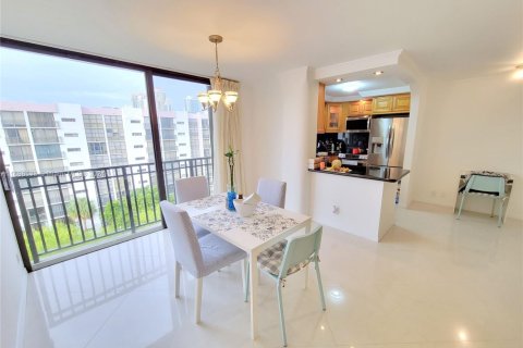 Condominio en venta en Sunny Isles Beach, Florida, 2 dormitorios, 95.78 m2 № 1692240 - foto 8